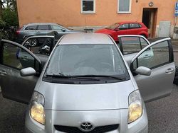 Silver Begagnad 2010 Toyota Yaris Halvkombi | 40 000 kr (Bra pris)