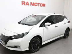Grå Begagnad 2022 Nissan Leaf Tekna Halvkombi | 269 900 kr (Marknadspris)