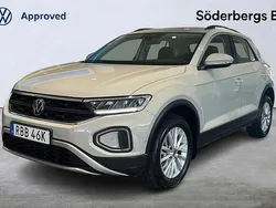 Grå (ascot grey) Begagnad 2022 VW T-Roc Life SUV | 219 800 kr (Marknadspris)
