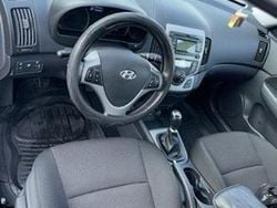 Röd Begagnad 2011 Hyundai i30 Halvkombi | 30 000 kr (Marknadspris)