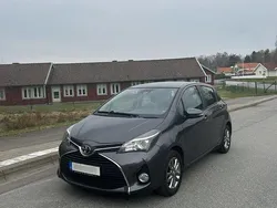 Grå Begagnad 2015 Toyota Yaris Active Halvkombi | 99 000 kr (Marknadspris)