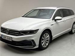 Vit Begagnad 2022 VW Passat GTE | 238 000 kr (Marknadspris)