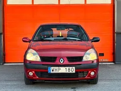 Röd Begagnad 2004 Renault Clio II Halvkombi | 19 900 kr (Marknadspris)