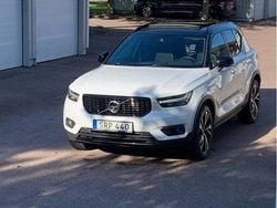 Vit Begagnad 2018 Volvo XC40 R-Design SUV | 289 000 kr (Marknadspris)