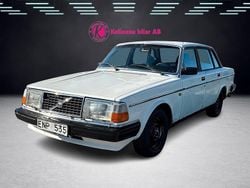 Vit Begagnad 1984 Volvo 240 Sedan | 39 900 kr