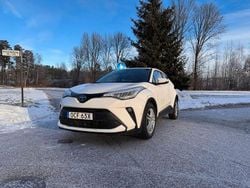 Vit Begagnad 2022 Toyota C-HR Active SUV | 173 750 kr (Superpris)
