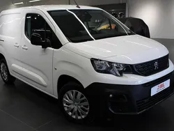Svart (vit banquise) Begagnad 2022 Peugeot Partner Minibuss | 274 875 kr