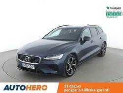 Mörkblå Begagnad 2020 Volvo V60 R-Design Kombi | 364 000 kr (Marknadspris)