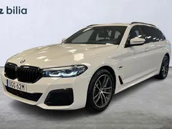 Vit Begagnad 2024 BMW 530e Shadowline Kombi | 549 000 kr