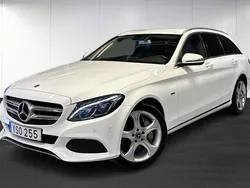 Vit (white) Begagnad 2017 Mercedes C350e Kombi | 209 900 kr