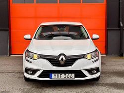 Vit Begagnad 2016 Renault Mégane III SE Halvkombi | 89 900 kr (Marknadspris)