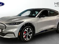 Grå (silver) Begagnad 2021 Ford Mustang Mach-E SUV | 389 900 kr (Superpris)