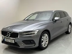 Grå Begagnad 2021 Volvo V60 Momentum Kombi | 302 800 kr (Marknadspris)