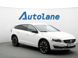 Ice white Begagnad 2017 Volvo V60 CC Summum Kombi | 199 800 kr (Bra pris)