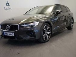 Mörkgrå Begagnad 2018 Volvo V60 R-Design Kombi | 319 500 kr (Marknadspris)