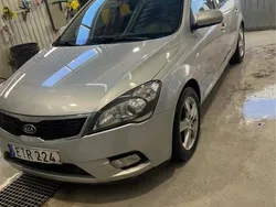 Grå Begagnad 2010 Kia Ceed 4 Halvkombi | 23 900 kr (Marknadspris)