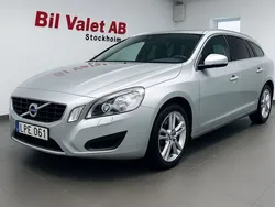 Ljusgrå (grå) Begagnad 2011 Volvo V60 Momentum Kombi | 94 400 kr (Bra pris)