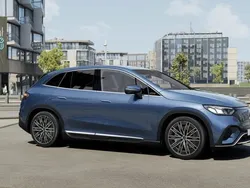 Blå Ny 2024 Mercedes EQE350 AMG SUV | 839 800 kr (Marknadspris)