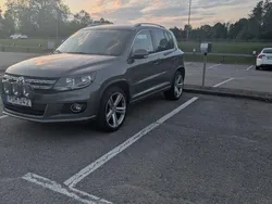 Grå Begagnad 2015 VW Tiguan Sportline SUV | 114 900 kr (Marknadspris)