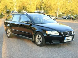 Svart Begagnad 2010 Volvo V50 Kinetic Kombi | 44 900 kr (Marknadspris)