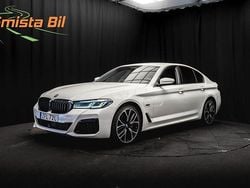 Vit Begagnad 2021 BMW 545e M Sport Sedan | 469 900 kr
