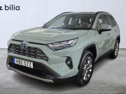 Grön Begagnad 2024 Toyota RAV4 Hybrid Executive SUV | 469 000 kr (Marknadspris)