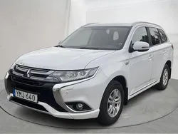 Vit Begagnad 2017 Mitsubishi Outlander Edition SUV | 165 000 kr (Marknadspris)