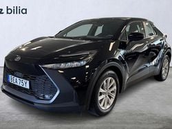 Mörkgrå Begagnad 2024 Toyota C-HR Active SUV | 308 900 kr (Superpris)