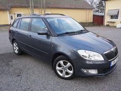 Grå Begagnad 2011 Skoda Fabia Elegance Kombi | 59 900 kr (Lite dyr)