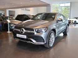 Grå (grå metallic) Begagnad 2021 Mercedes GLC300e AMG Sportkupé | 449 900 kr (Bra pris)