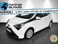 Vit Begagnad 2020 Toyota Aygo X-play Halvkombi | 109 900 kr (Marknadspris)