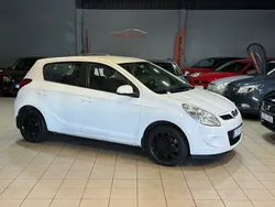 Vit Begagnad 2011 Hyundai i20 Select Halvkombi | 39 900 kr (Marknadspris)