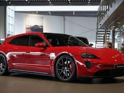 Röd Begagnad 2022 Porsche Taycan GTS Sport Turismo Sedan | 899 000 kr