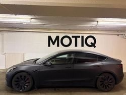 Grå Begagnad 2023 Tesla Model 3 Performance Sedan | 355 000 kr (Bra pris)