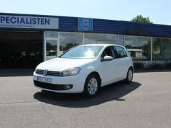 Vit Begagnad 2010 VW Golf VI Halvkombi | 68 800 kr (Marknadspris)