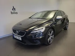 Svart Begagnad 2017 Volvo V40 R-Design Kombi | 229 500 kr