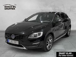 Svart Begagnad 2017 Volvo V60 CC Summum Kombi | 219 000 kr (Bra pris)
