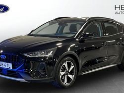 Svart Begagnad 2022 Ford Focus Active Halvkombi | 204 900 kr (Marknadspris)