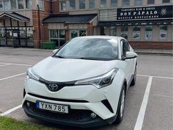 Vit Begagnad 2017 Toyota C-HR+ Active SUV | 165 000 kr