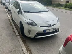 Vit Begagnad 2012 Toyota Prius Plug-in Hybrid Halvkombi | 139 000 kr (Marknadspris)