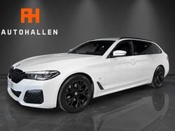 Vit Begagnad 2022 BMW 520 M Sport Kombi | 379 000 kr (Marknadspris)