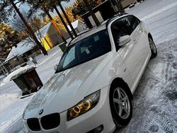 Vit Begagnad 2009 BMW 318 Kombi | 35 000 kr (Dyr)