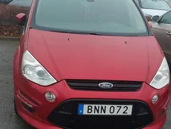 Röd Begagnad 2014 Ford S-MAX Business Edition Minibuss | 80 000 kr (Superpris)