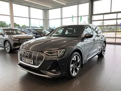 Grå (daytonagrå pärleffekt) Begagnad 2022 Audi e-tron S-Line SUV | 459 900 kr (Superpris)
