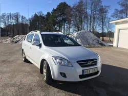 Vit Begagnad 2009 Kia Ceed Sportswagon 4 Kombi | 40 000 kr (Marknadspris)