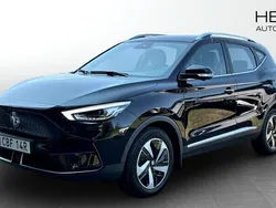 Svart (black) Begagnad 2022 MG ZS Luxury Sedan | 244 900 kr (Superpris)