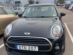 Svart Begagnad 2016 Mini ONE Halvkombi | 115 000 kr (Marknadspris)