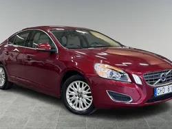 Röd Begagnad 2013 Volvo S60 Momentum Sedan | 84 900 kr (Marknadspris)
