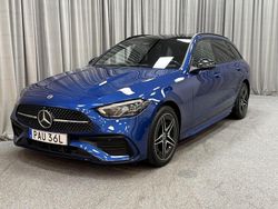 Blå (spectrical blue metallic) Begagnad 2022 Mercedes C300e AMG Kombi | 339 900 kr (Dyr)