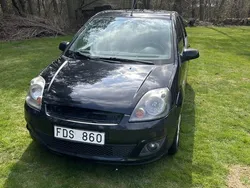 Svart Begagnad 2007 Ford Fiesta Halvkombi | 17 000 kr (Marknadspris)